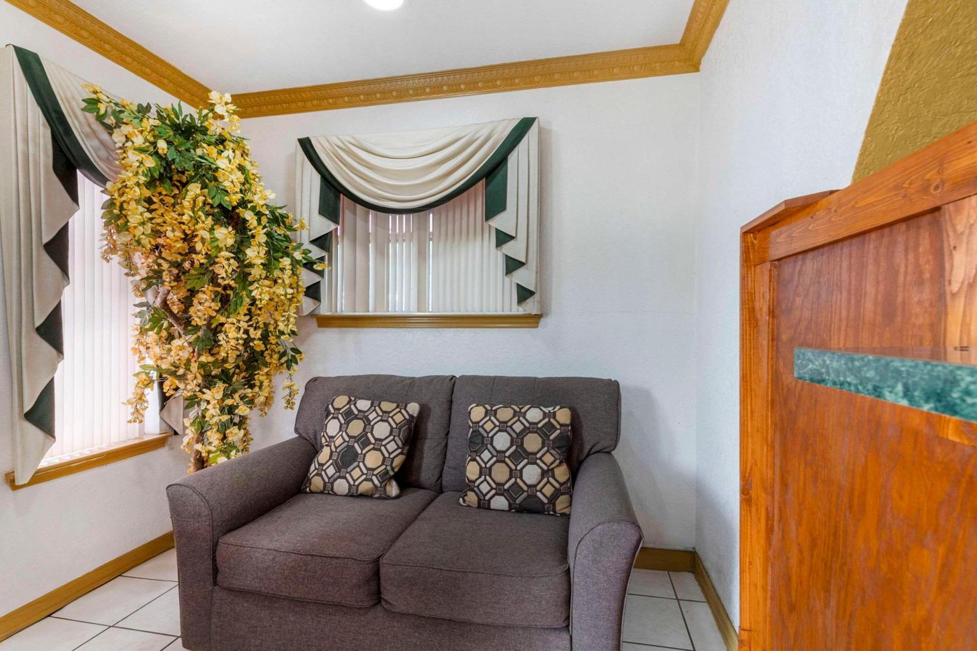 Econo Lodge Inn & Suites Near Lackland Afb San Antonio Zewnętrze zdjęcie